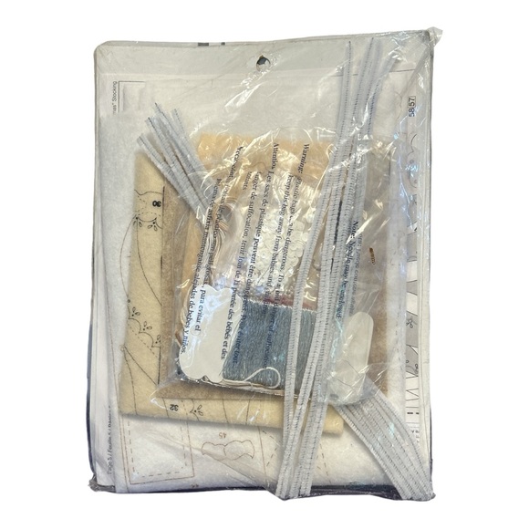 NIP Bucilla Felt Stocking Kit White Christmas Kit 85318 Gold and White Santa - Picture 2 of 2